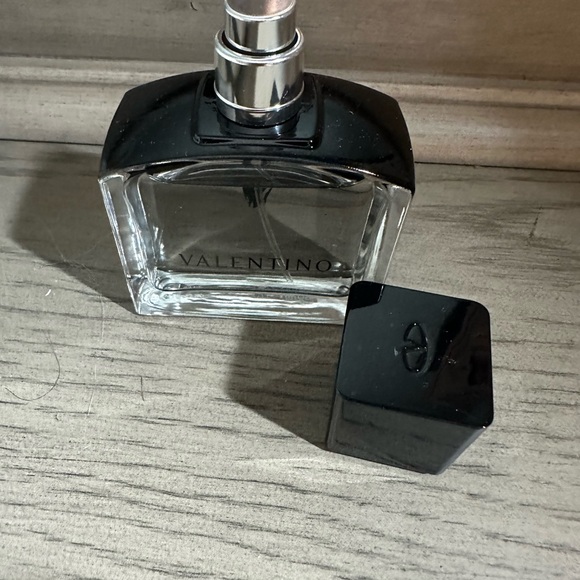 Valentino Pour Homme Black and Gold Packaging - Picture 3 of 6